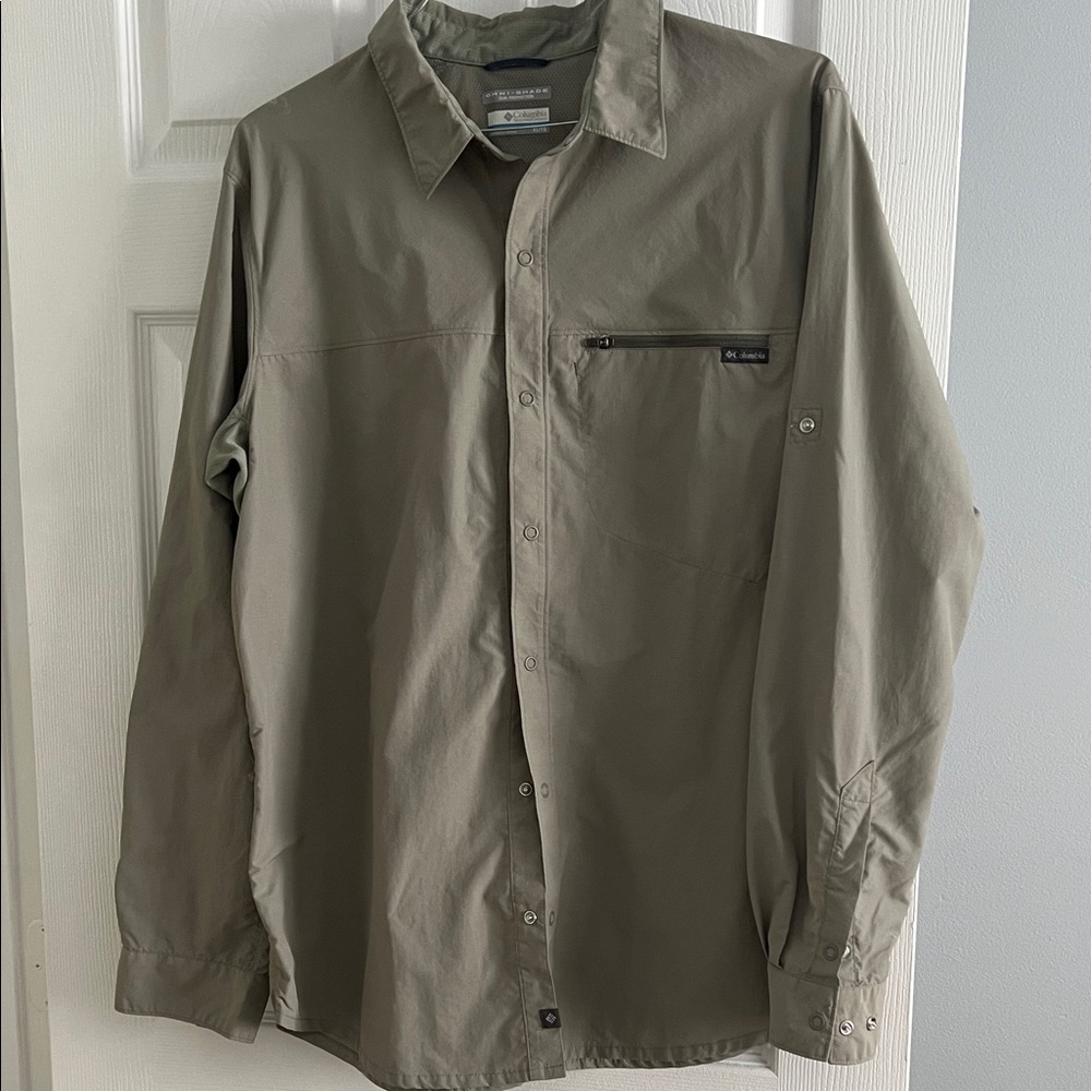 Columbia Men's Sage Green/Khaki Color Omni-Shade Button-Up Shirt/Jacket- size XL